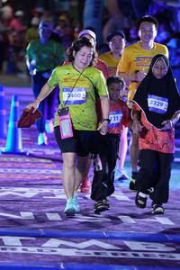 BIB: 400, 121, 3229
                            <button type="button" onclick="openModal(26254180)" class="btn btn-primary btn-sm float-right btn-popup" data-toggle="modal" data-target=".modal-high-quality">
                        <i class="fas fa-shopping-cart"></i> Add to Cart
                    </button>
                                            <button type="button" onclick="isThisMe(26254180, true)" class="btn btn-success btn-sm float-right btn-popup btn-isme hidden" data-toggle="tooltip" data-placement="bottom" title="นี่คือรูปของคุณใช่ไหม คลิกที่นี่เพื่อเอาเข้าอัลบั้ม">
                        <i class="fas fa-plus"></i> Add to album
                    </button>
                    <button type="button" onclick="isThisMe(26254180, false)" class="btn btn-warning btn-sm float-right btn-popup btn-isnotme hidden">
                        <i class="fas fa-ban"></i> Remove from album
                    </button>